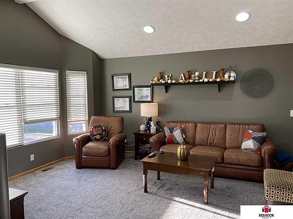 2nd image of 2400 W Ashley Cir