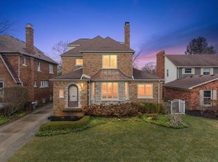 719 Fisher Rd, Grosse Pointe, MI 48230