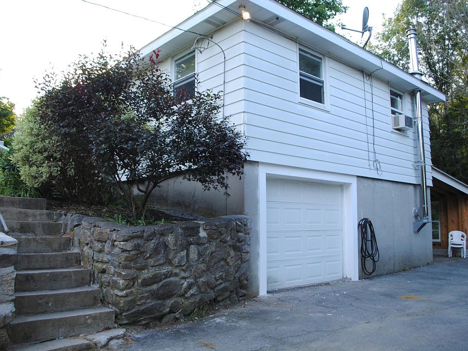 461 Douglas St, Uxbridge, MA 01569 Zillow