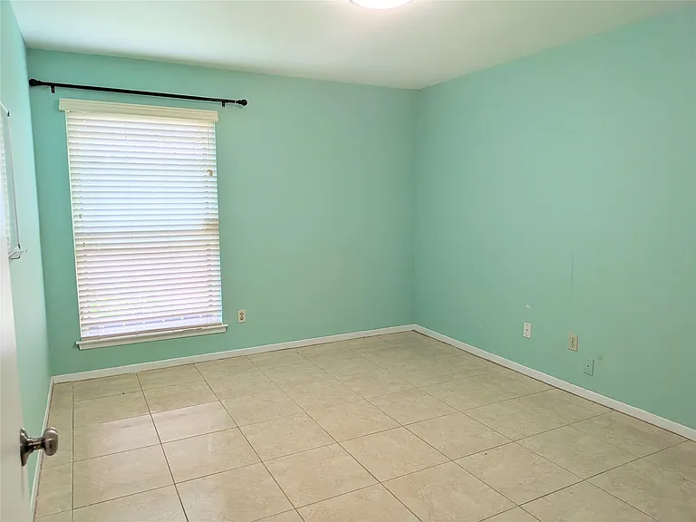 6223 Gladewell Dr — Photo 8