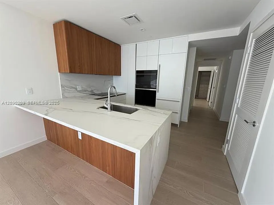 1400 Biscayne Boulevard Mall #3102