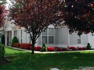 23 Villanova Ct, Ridge, NY 11961