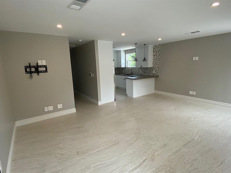 1st image of 2700 Prospect Ave