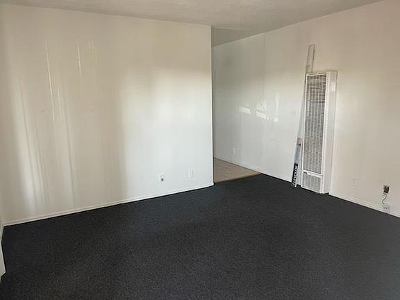 5th image of 2619 S La Salle Ave APT 9
