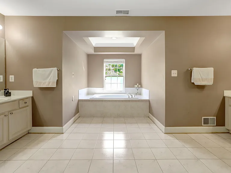 4900 Sunset Ln — Photo 42