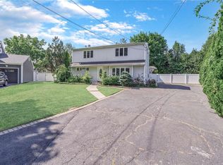 9 Janice Ct, Commack, NY 11725