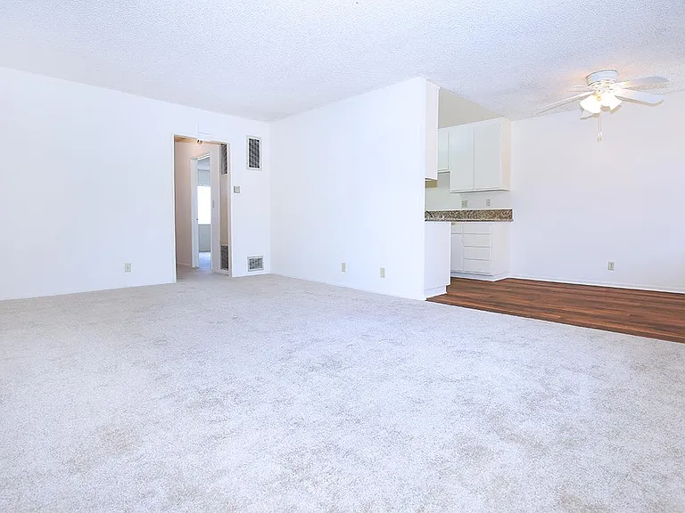 Emerald West Apartments — Photo 11
