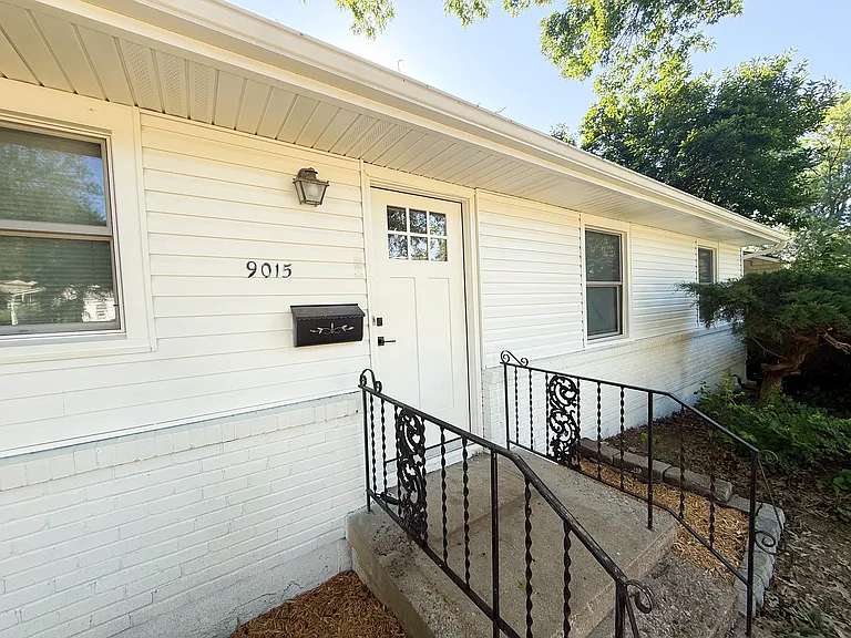9015 Washington St — Photo 2