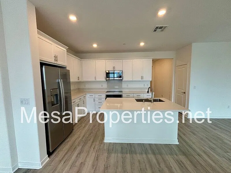 2 bed, 2.0 bath, 1388 sqft, $3,000 — Photo 3