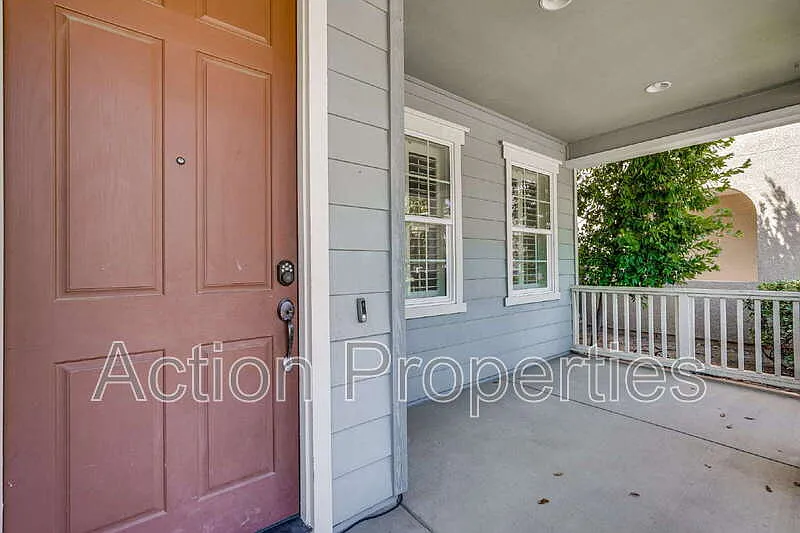 4 bed, 3.0 bath, 2556 sqft, $3,498 — Photo 2