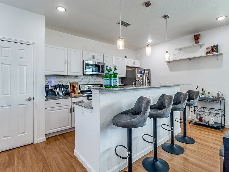 3121 Rutz St — Photo 6