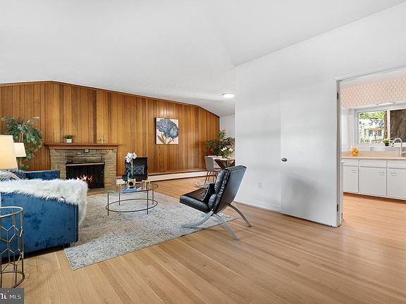 3rd image of 1006 Strout St
