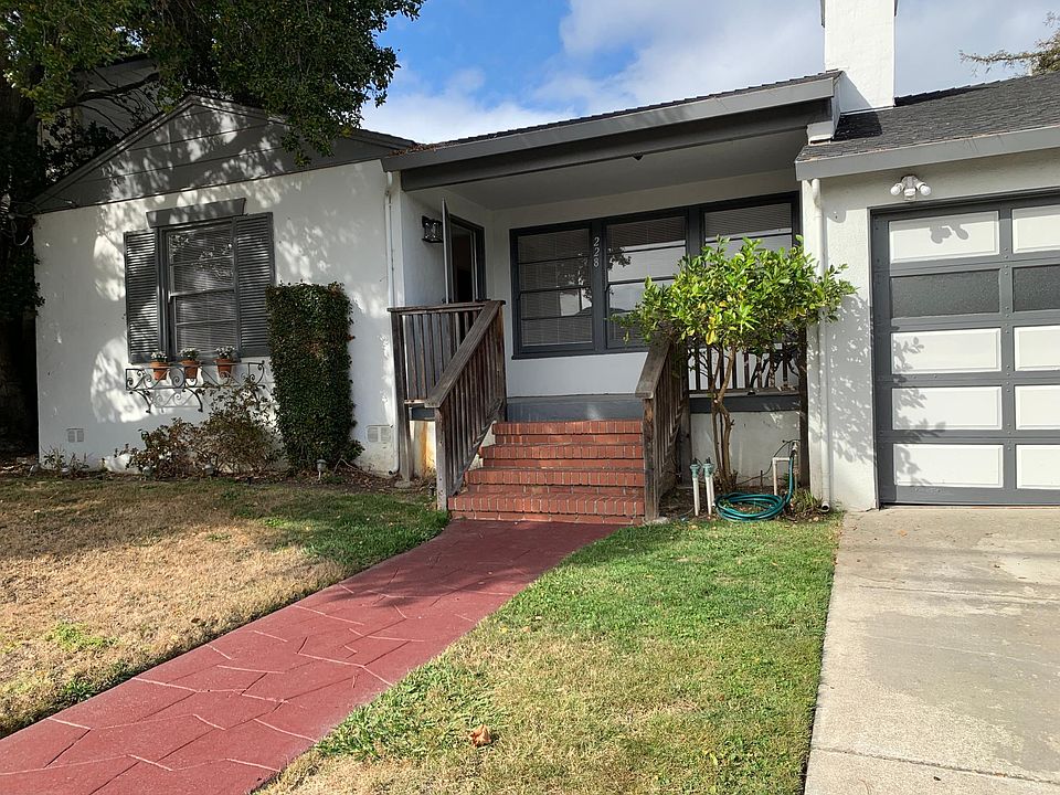 1st image of 228 27th Ave