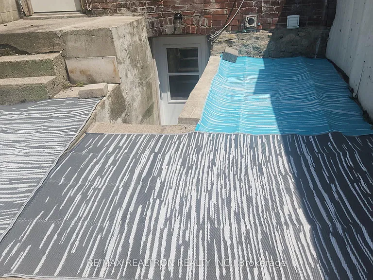 32 Macklem Ave #LOWER — Photo 6