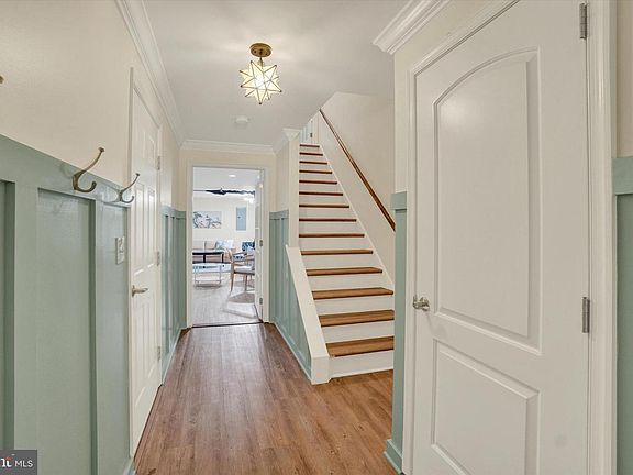 2nd image of 500 Bridle Path
