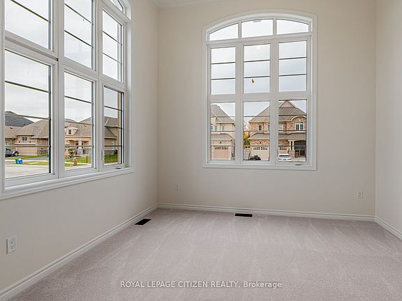 5th image of 165 Hawkins St
