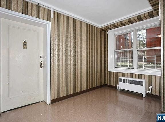 4th image of 2340 Linwood Ave #0C