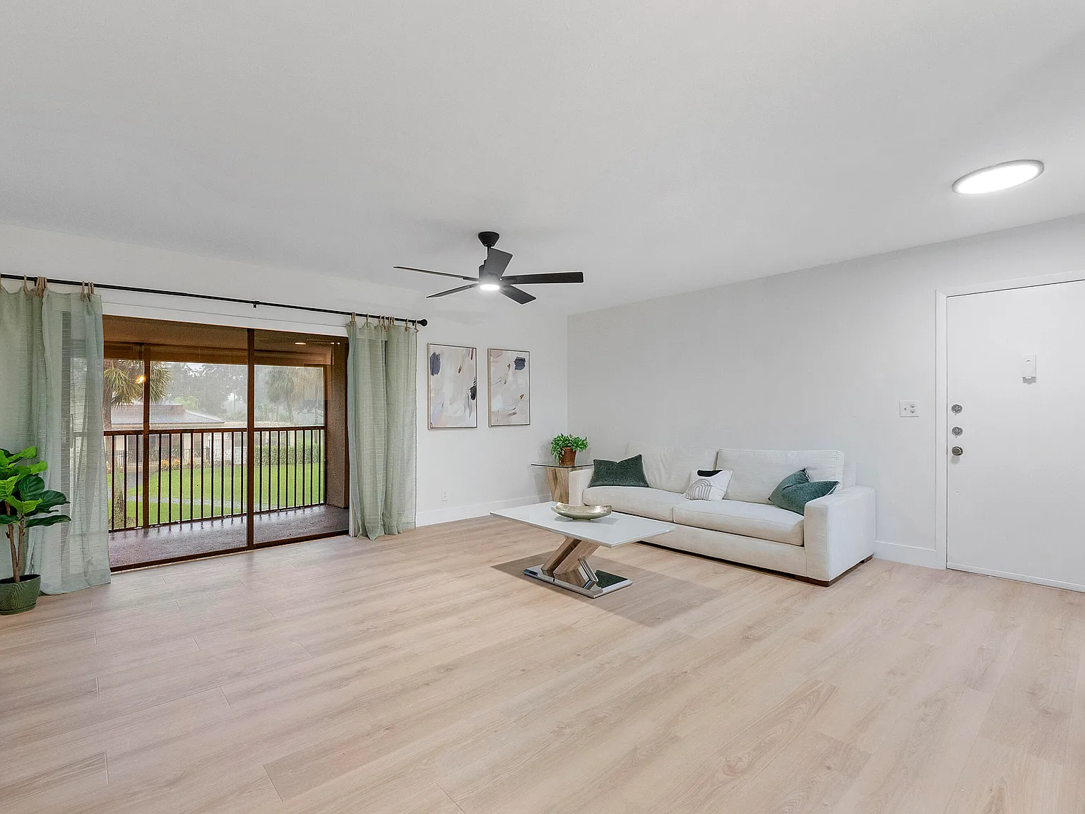 2 bed, 2.0 bath, 1176 sqft, $4,000 — Photo 3