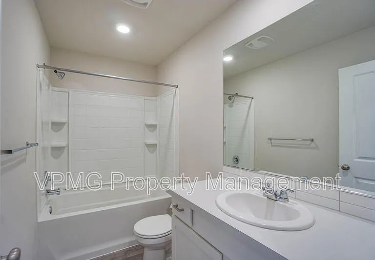 2620 NE 117th Pl — Photo 17