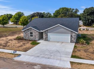 2211 S 7th Ave, Sterling, IL 61081