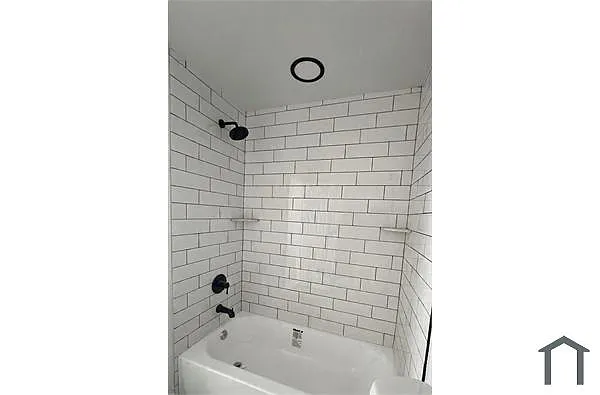 Building Photo - 1132 W 8th St #REAR