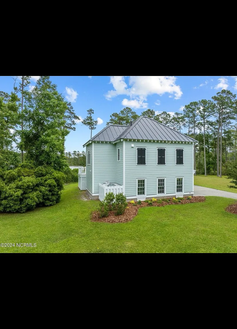 506 Homestead Rd — Photo 2