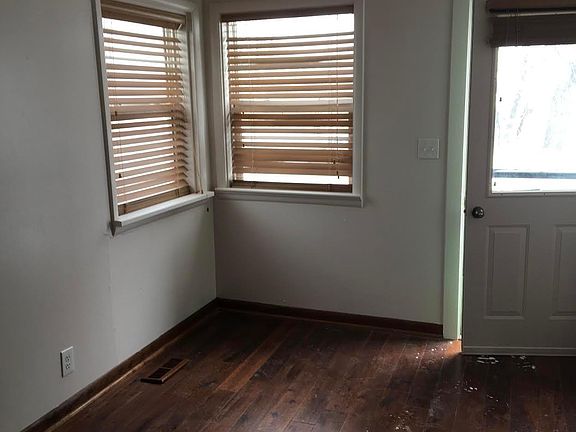 Entry/Breakfast Nook