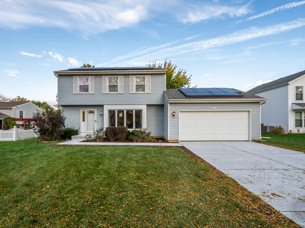2238 Kensington Dr, Schaumburg, IL 60194
