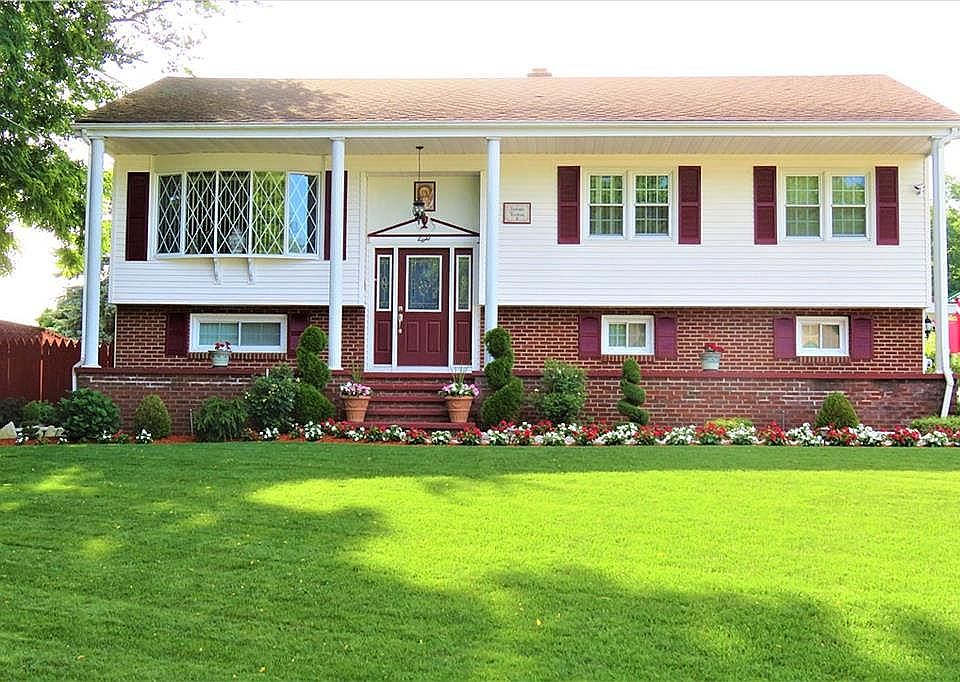 1st image of 8 Norman Dr