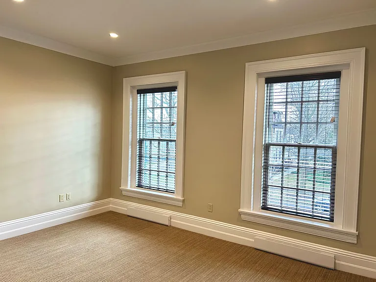 446 W 6th St — Photo 25