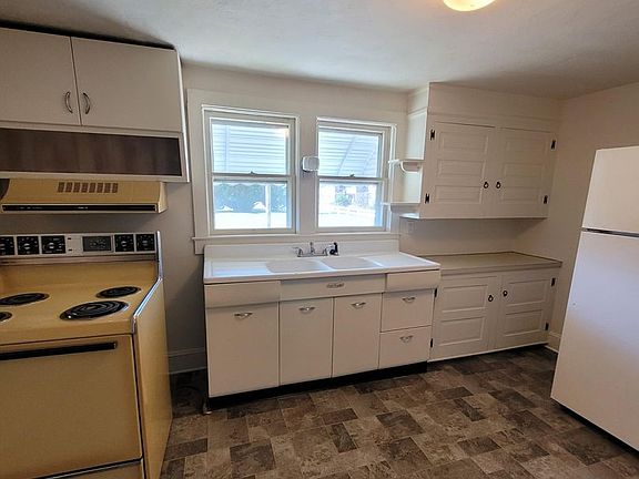3rd image of 104 N Custer Ave #2