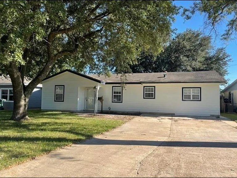 8745 Kimberly Dr — Photo 2