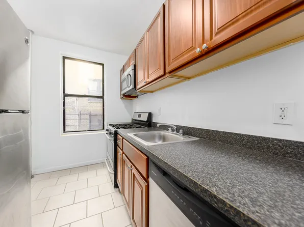 119-21 Metro Avenue image 3 of 5