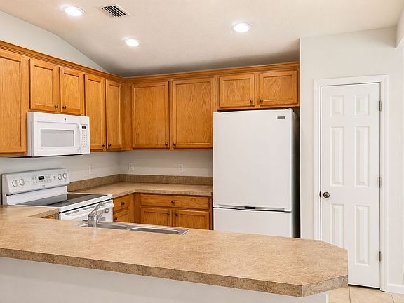 3rd image of 5325 SW 42nd Pl