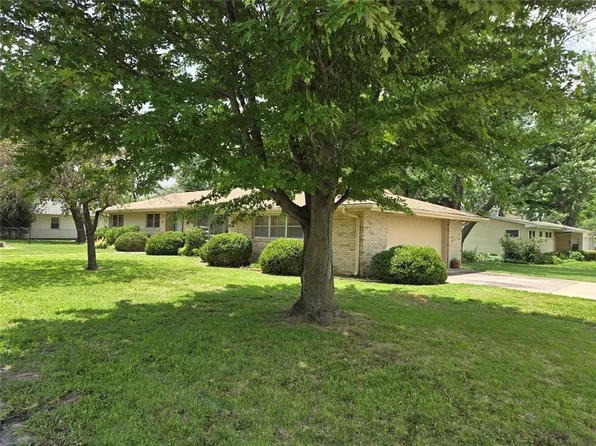 1215 N 15th Pl, Independence, KS 67301