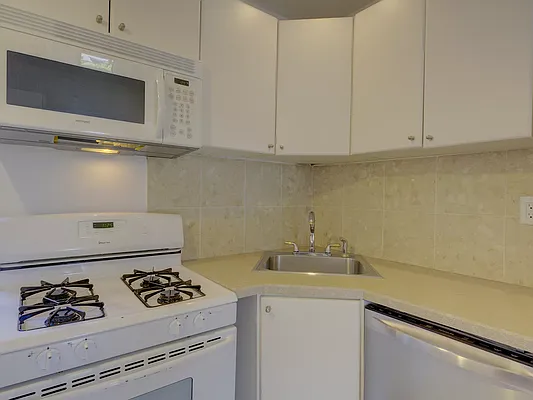 Rented by REAL New York | media 6