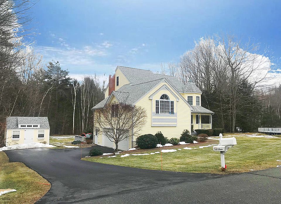 2nd image of 15 Rosewood Cir