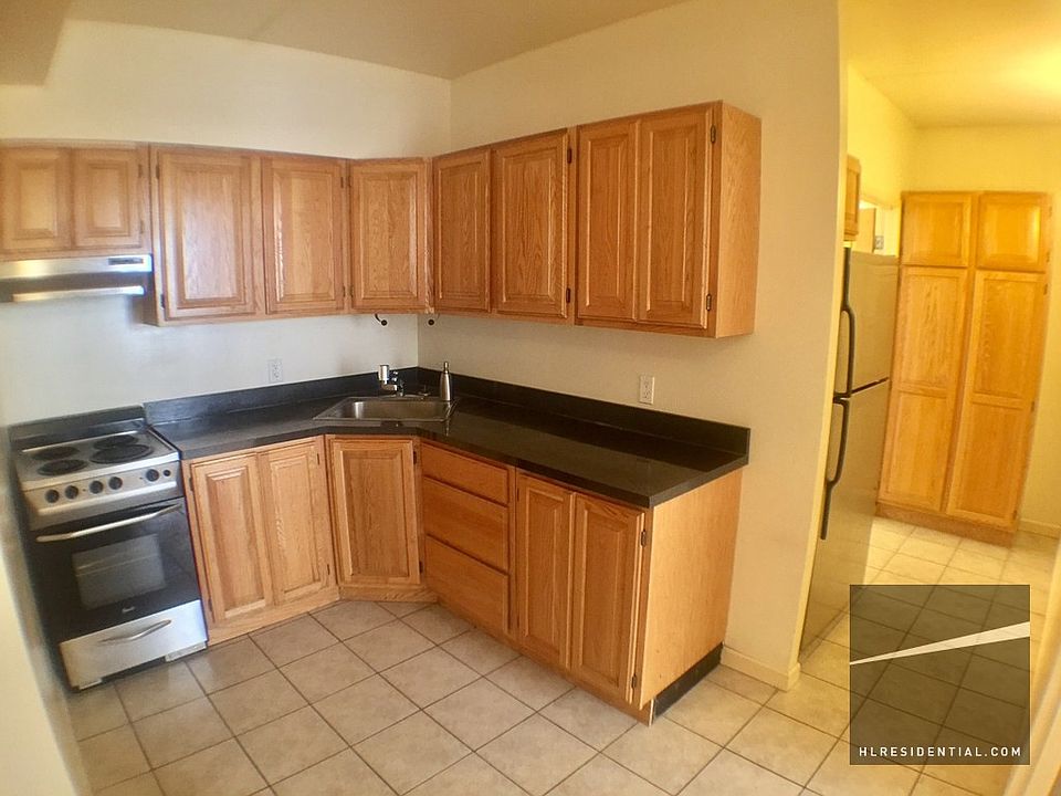 1st image of 2556 12th St