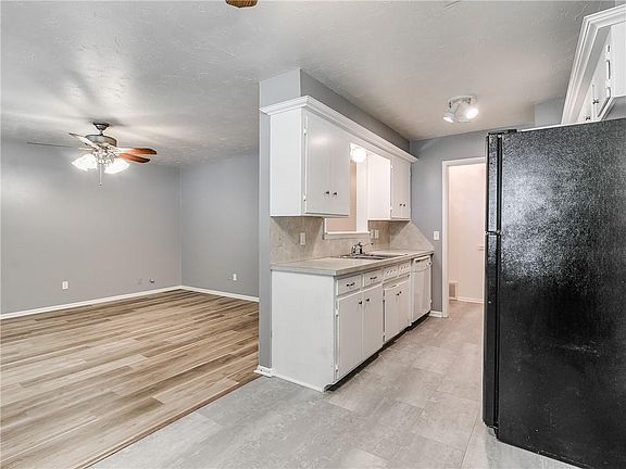 4th image of 612 Leslie Dr