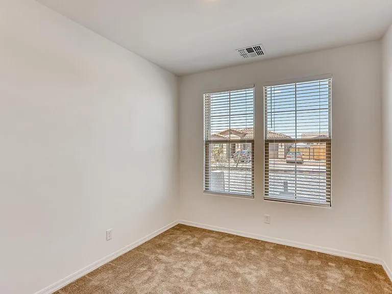 10819 W Lincoln St — Photo 6