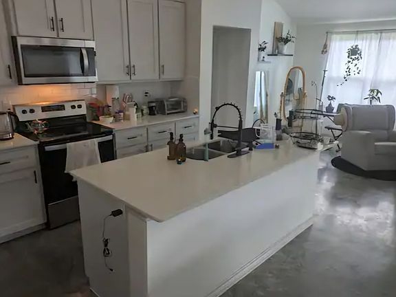 2nd image of 821 Freedom Cir