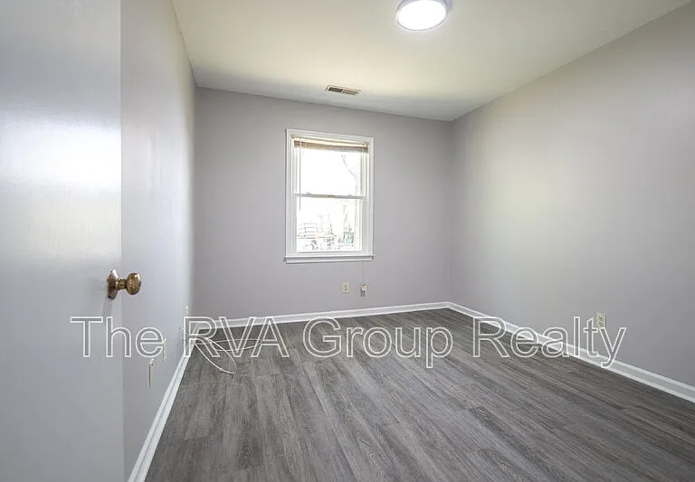 3805 Woodlawn St #12 — Photo 24