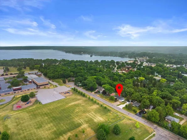 353 Tower COURT, Pewaukee, WI 53072