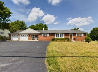 100 Charles Dr, Camillus, NY 13031