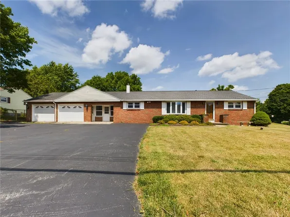 100 Charles Dr, Camillus, NY 13031