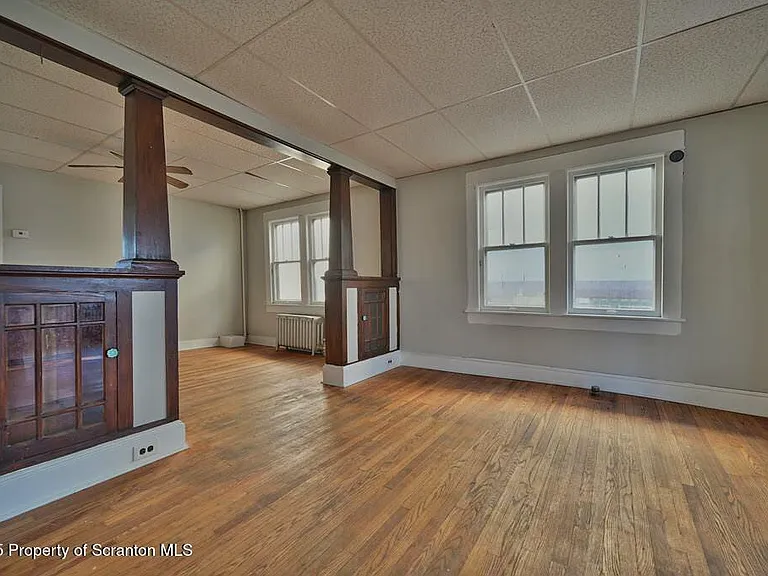 416 E Market St — Photo 6
