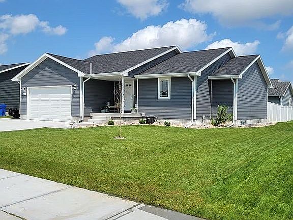 3rd image of 521 Sunflower Dr
