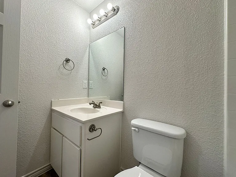 1801 Clovis Dr — Photo 16