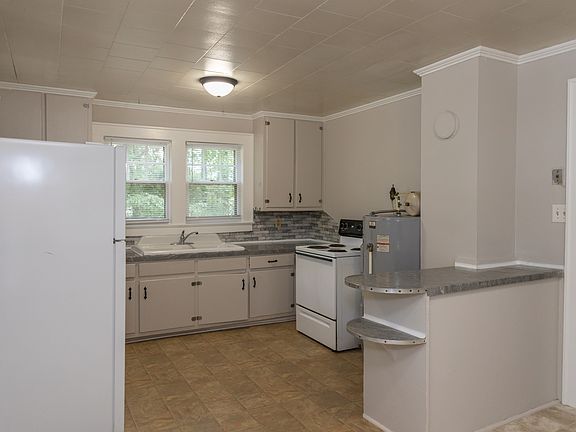 2nd image of 204 Glendale St