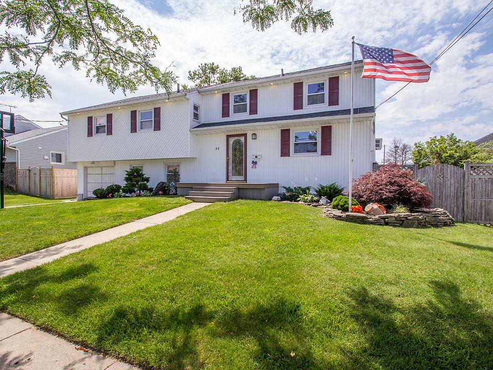1st image of 88 Merritt Ave